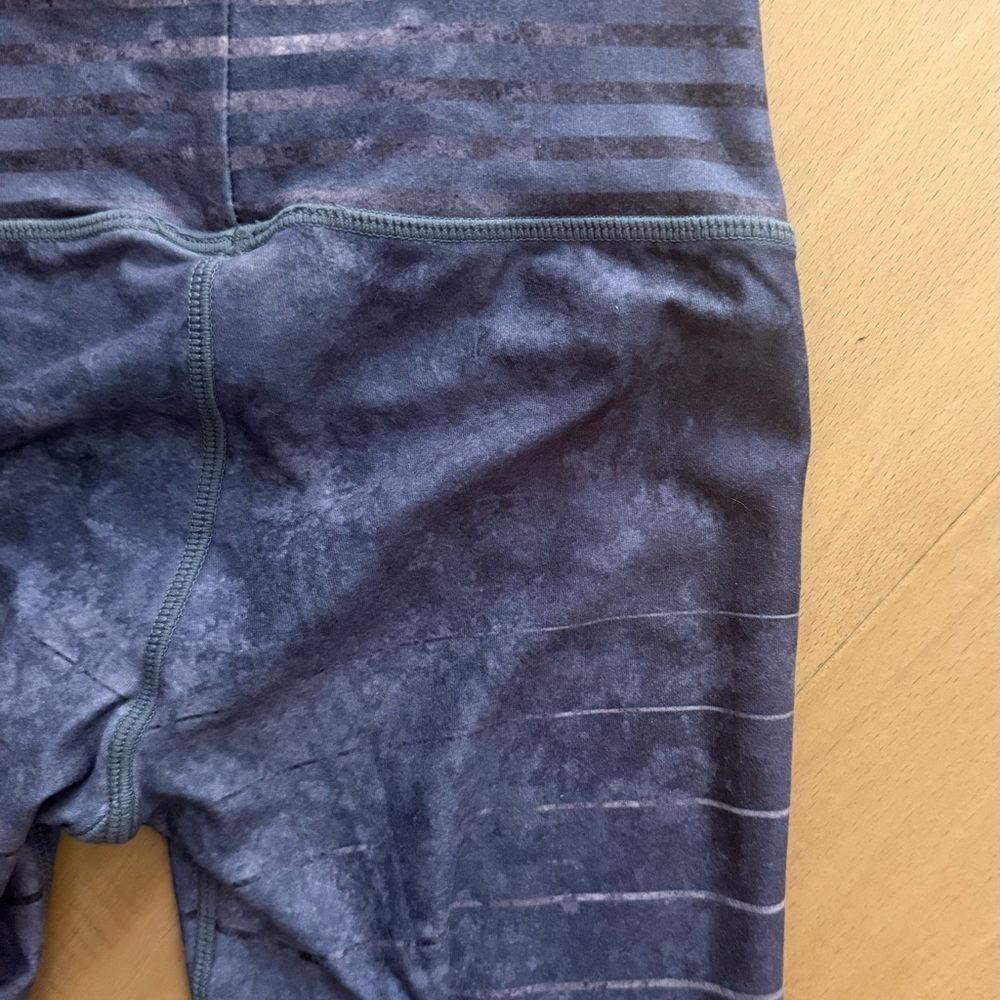 Niyama Sol XS striped print, shades of gray print leggings activewear yoga - Picture 7 of 8